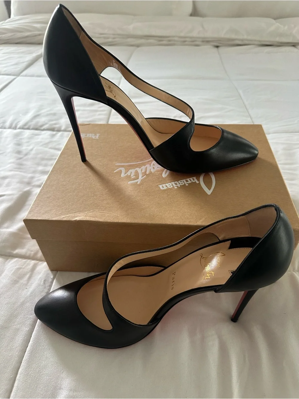 Christian Louboutin occasions black signature